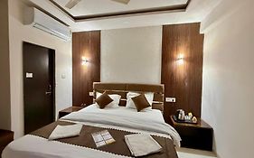 Hotel Kiwi Inn Vijaynagar Scheme 78